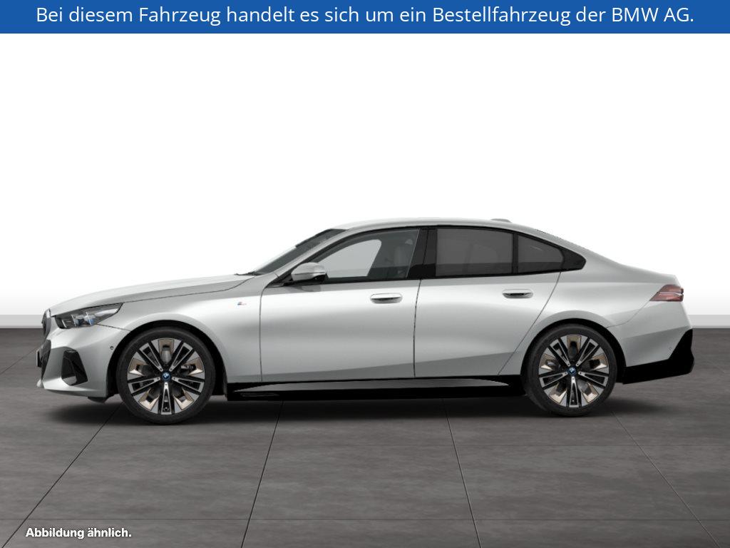 Fahrzeugabbildung BMW i5 xDrive40 Limousine