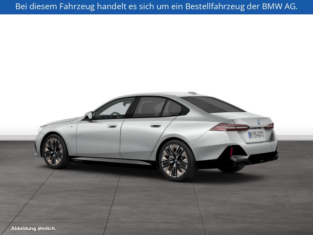 Fahrzeugabbildung BMW i5 xDrive40 Limousine