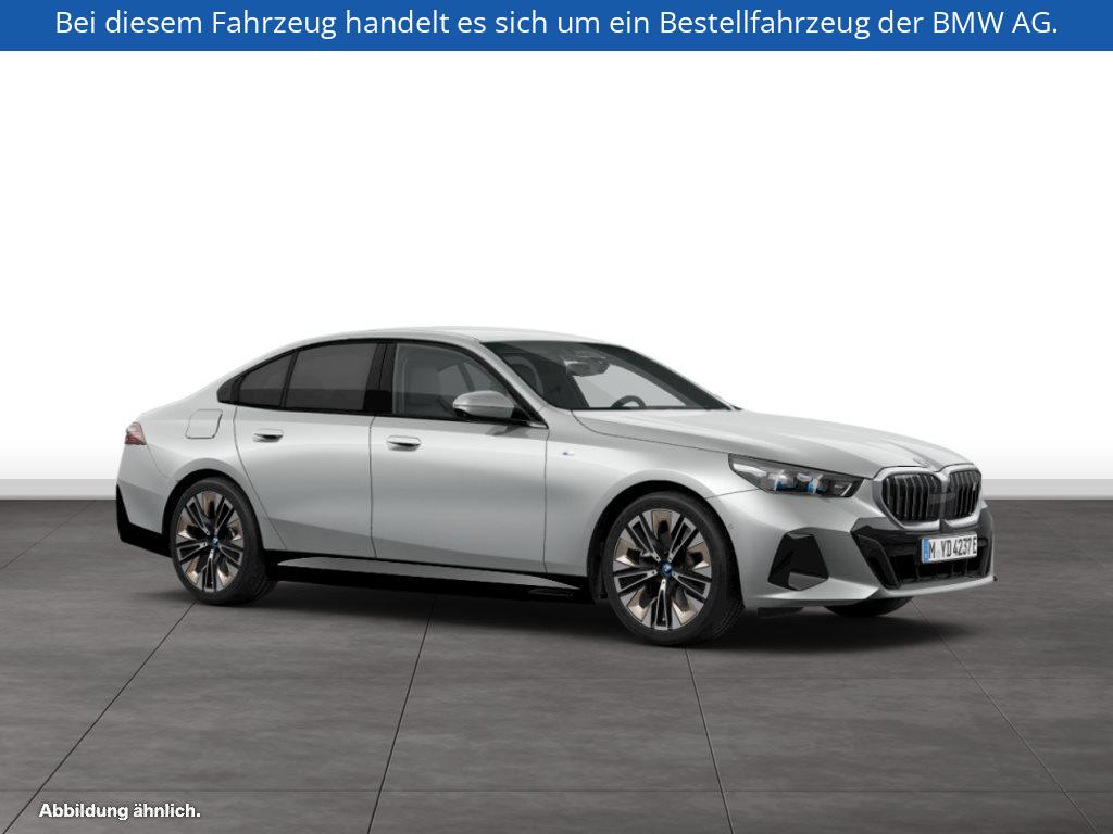 Fahrzeugabbildung BMW i5 xDrive40 Limousine