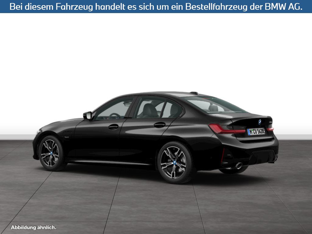 Fahrzeugabbildung BMW 330e Limousine