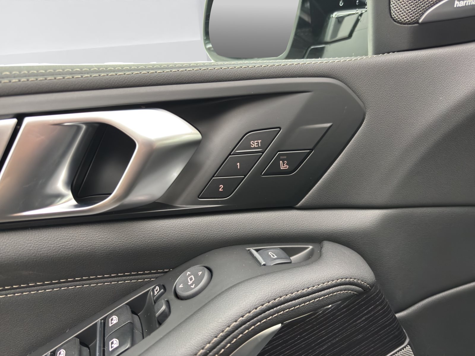 Fahrzeugabbildung BMW X5 xDrive40d [M Sport Pro, HUD, AHK, ACC, 22 LMR]