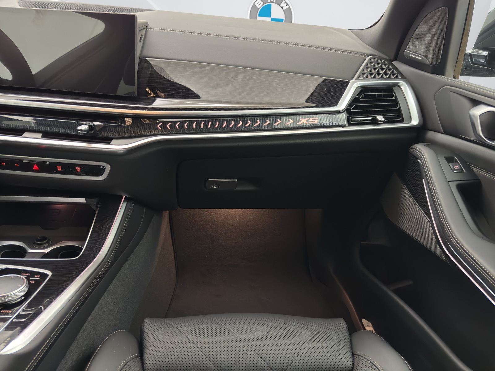 Fahrzeugabbildung BMW X5 xDrive40d [M Sport Pro, HUD, AHK, ACC, 22 LMR]