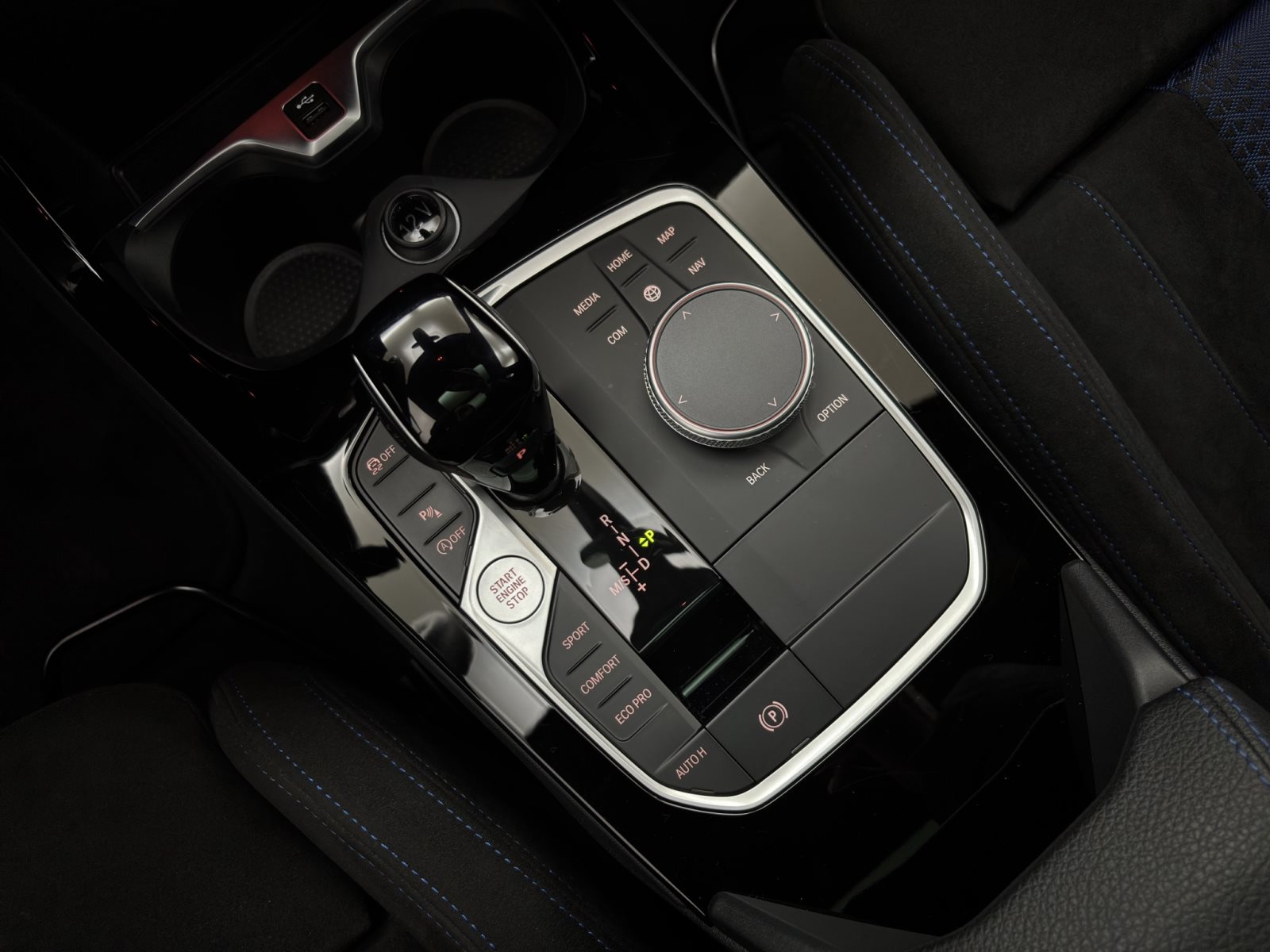 Fahrzeugabbildung BMW 120i [M Sport, LC Prof, ACC, GSD, 19 , h&k Sound]