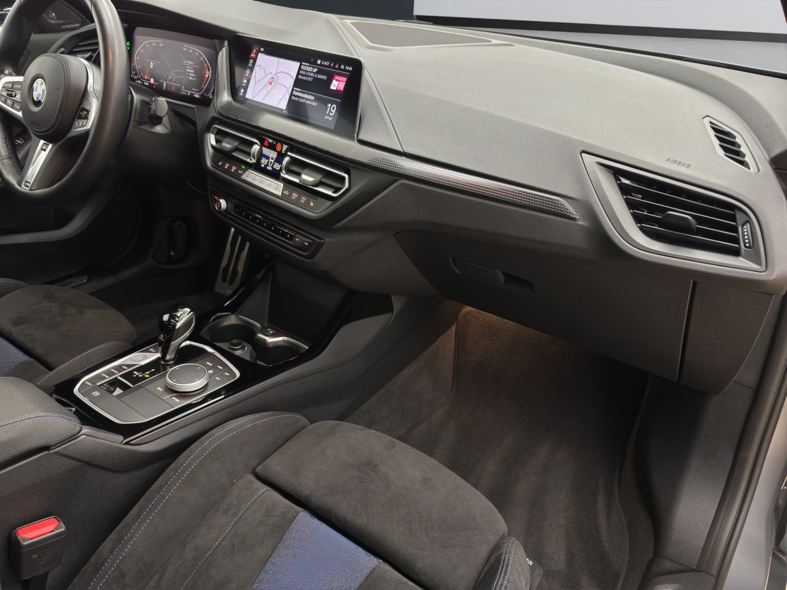 Fahrzeugabbildung BMW 120i [M Sport, LC Prof, ACC, GSD, 19 , h&k Sound]