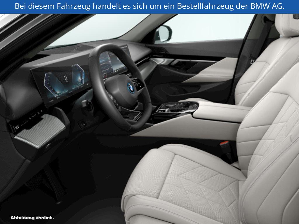 Fahrzeugabbildung BMW i5 eDrive40 Limousine