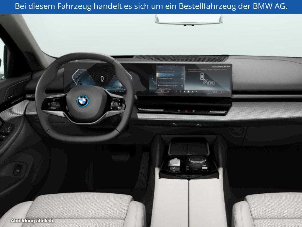 Fahrzeugabbildung BMW i5 eDrive40 Limousine