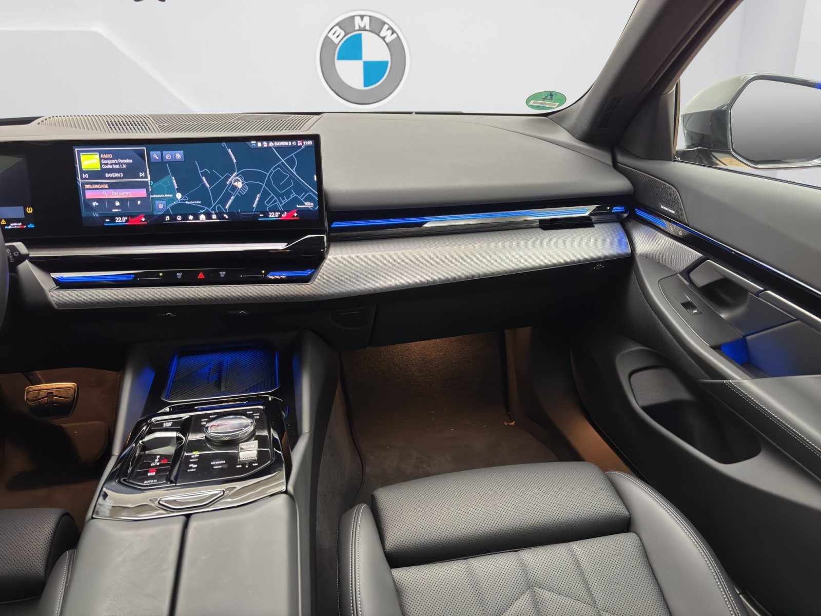 Fahrzeugabbildung BMW 520d Touring [M Sport Pro, HUD, AHK, ACC, 20 LMR]