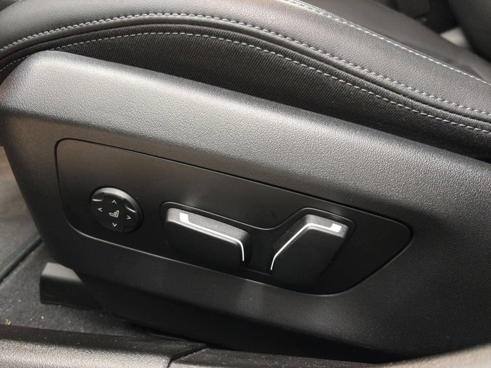 Fahrzeugabbildung BMW 520d Touring [M Sport Pro, HUD, AHK, ACC, 20 LMR]