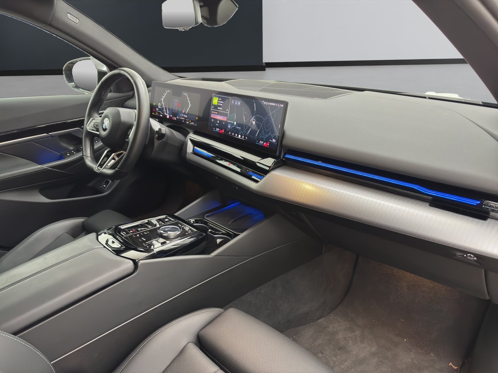 Fahrzeugabbildung BMW 520d Touring [M Sport Pro, HUD, AHK, ACC, 20 LMR]