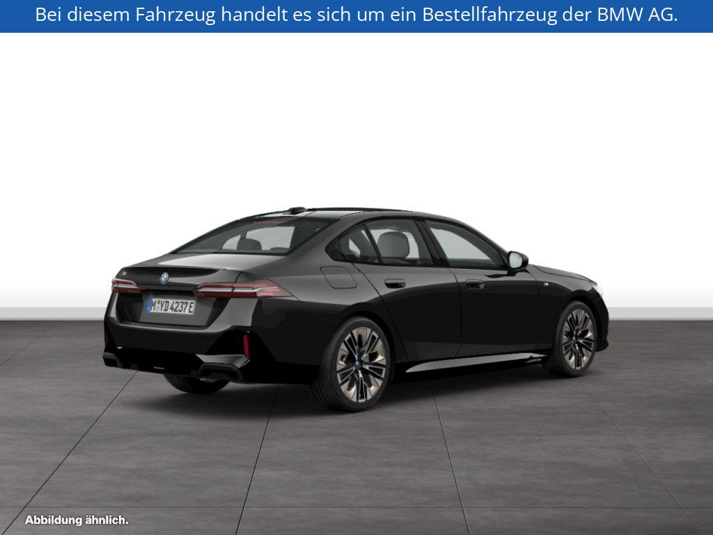 Fahrzeugabbildung BMW i5 xDrive40 Limousine