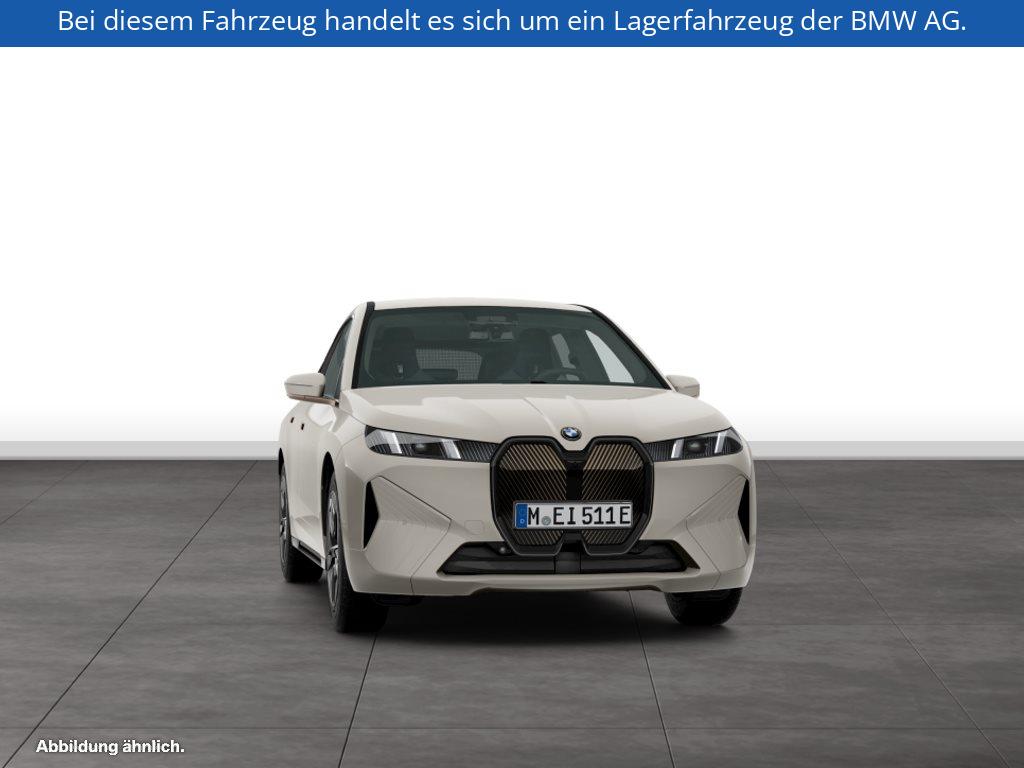 Fahrzeugabbildung BMW iX xDrive45