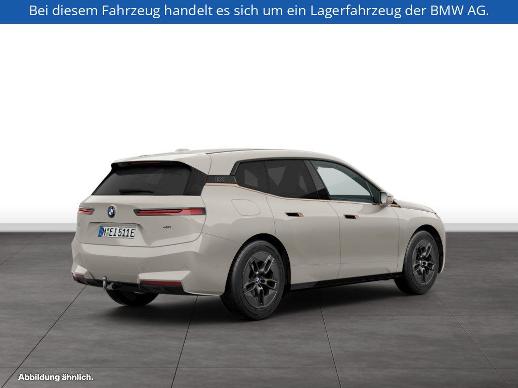 Fahrzeugabbildung BMW iX xDrive45