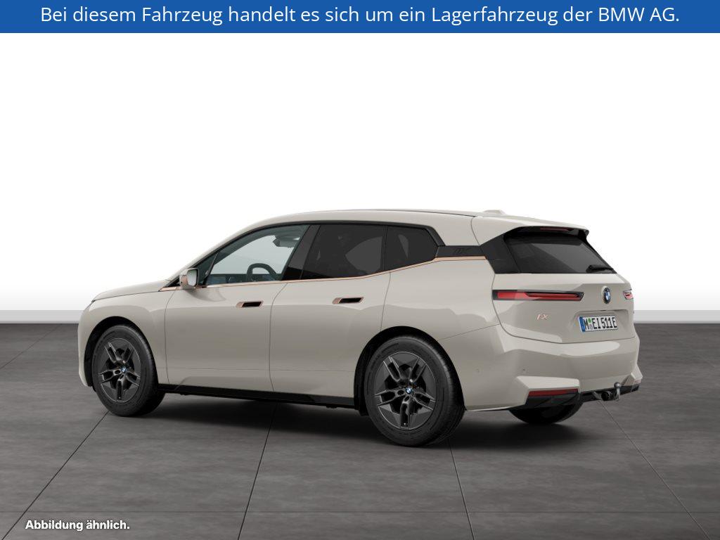 Fahrzeugabbildung BMW iX xDrive45