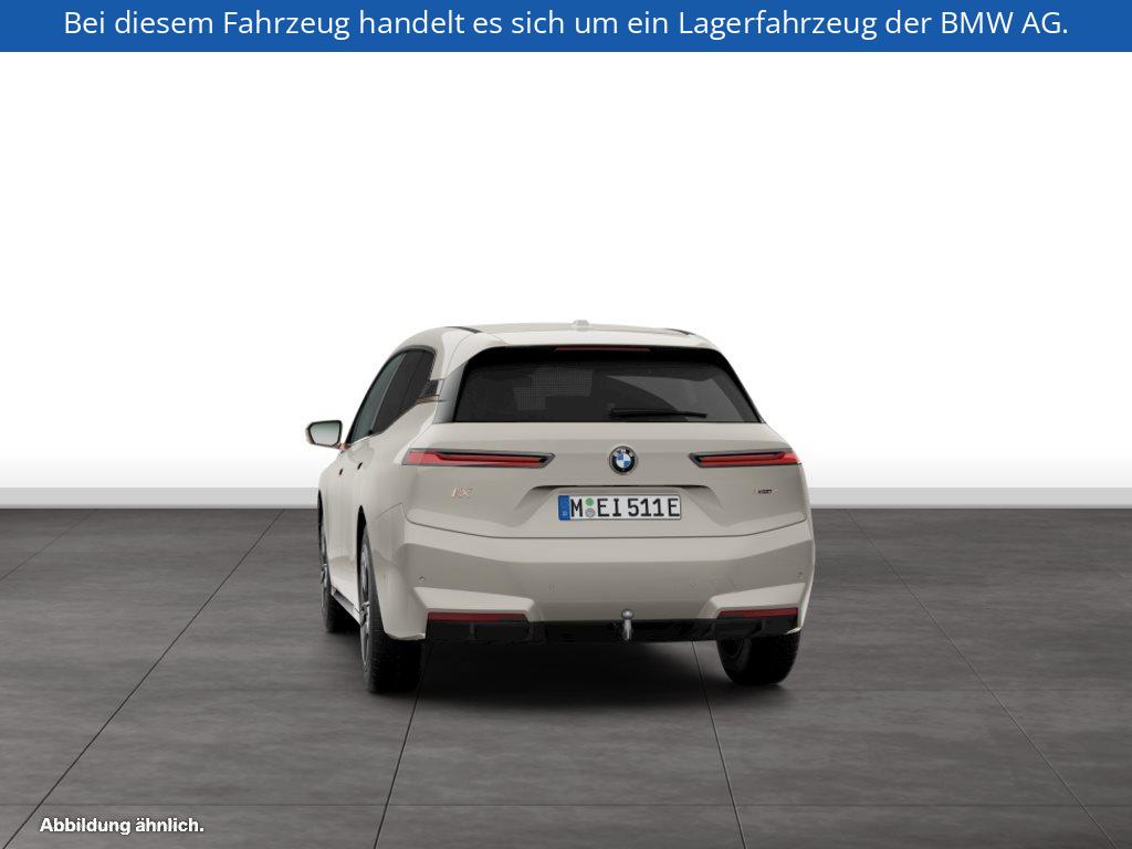 Fahrzeugabbildung BMW iX xDrive45
