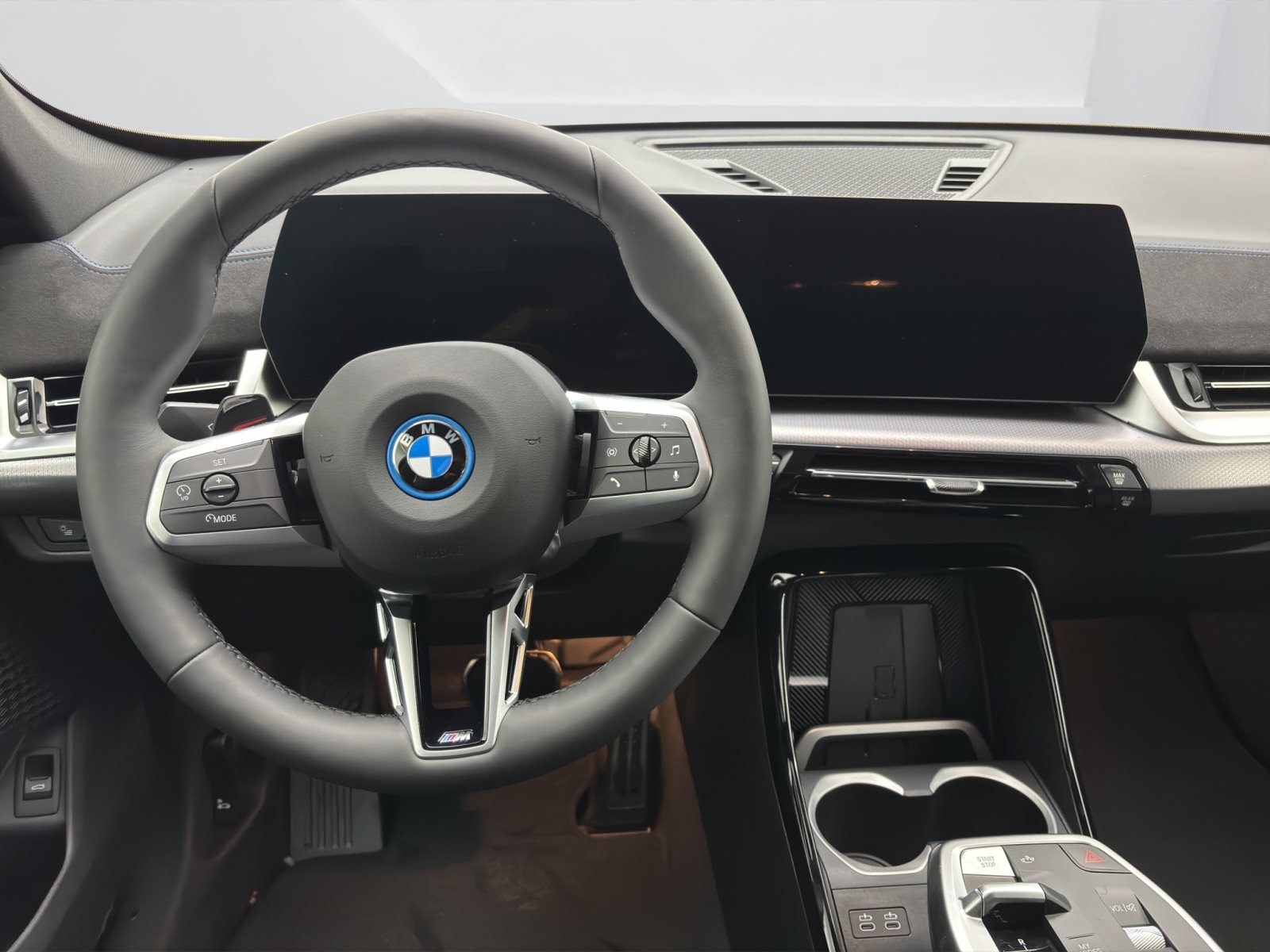 Fahrzeugabbildung BMW iX1 eDrive20 [M Sport, AHK, ACC, RFK, 18 LMR]