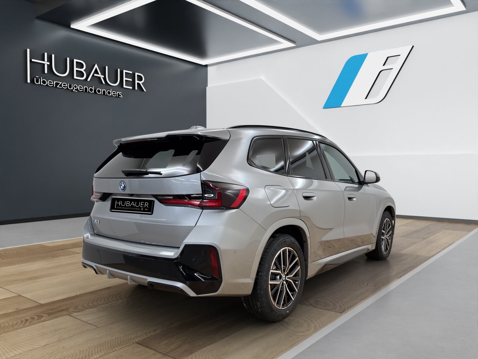 Fahrzeugabbildung BMW iX1 eDrive20 [M Sport, AHK, ACC, RFK, 18 LMR]