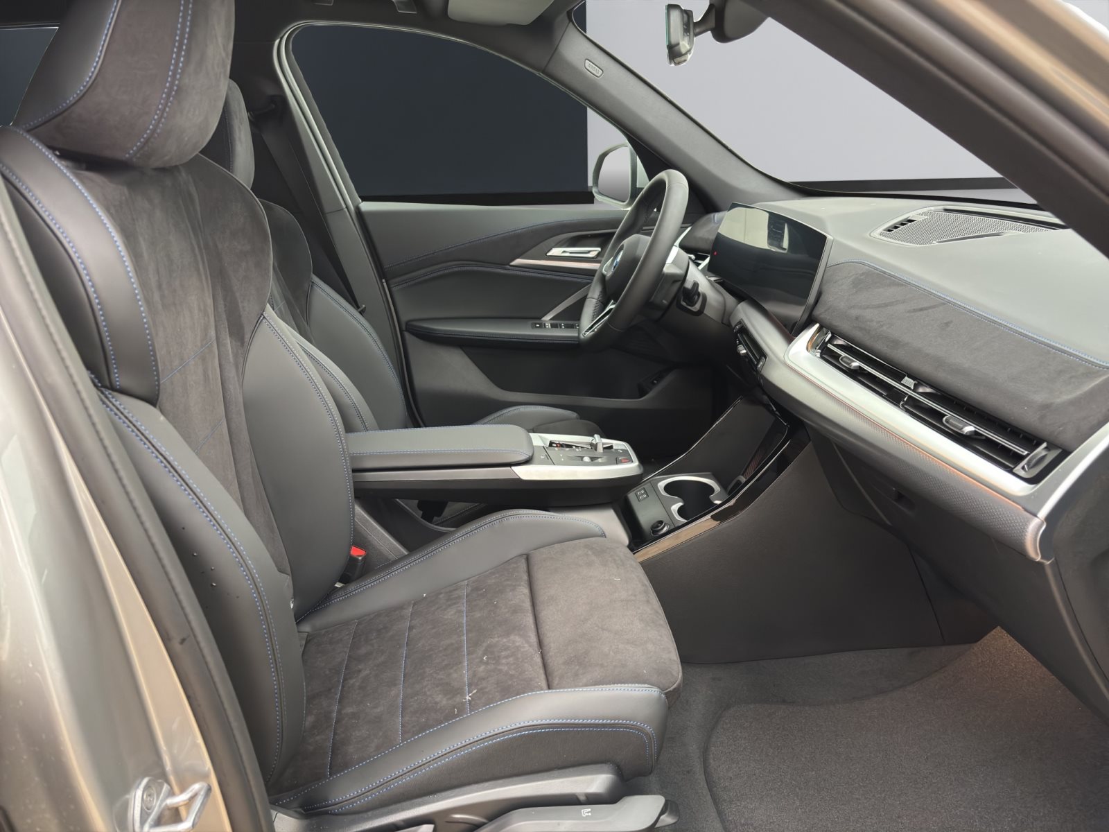 Fahrzeugabbildung BMW iX1 eDrive20 [M Sport, AHK, ACC, RFK, 18 LMR]