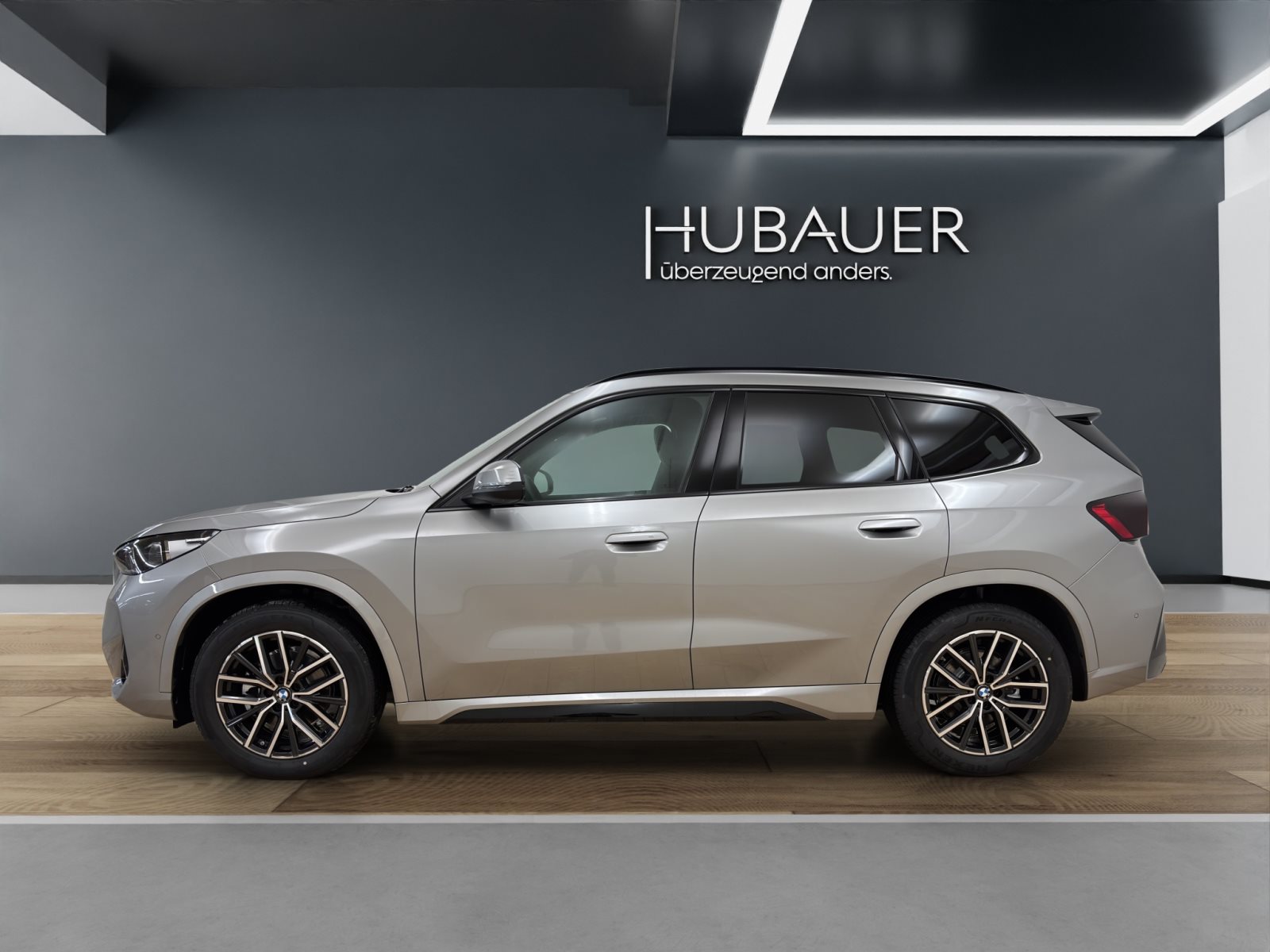 Fahrzeugabbildung BMW iX1 eDrive20 [M Sport, AHK, ACC, RFK, 18 LMR]