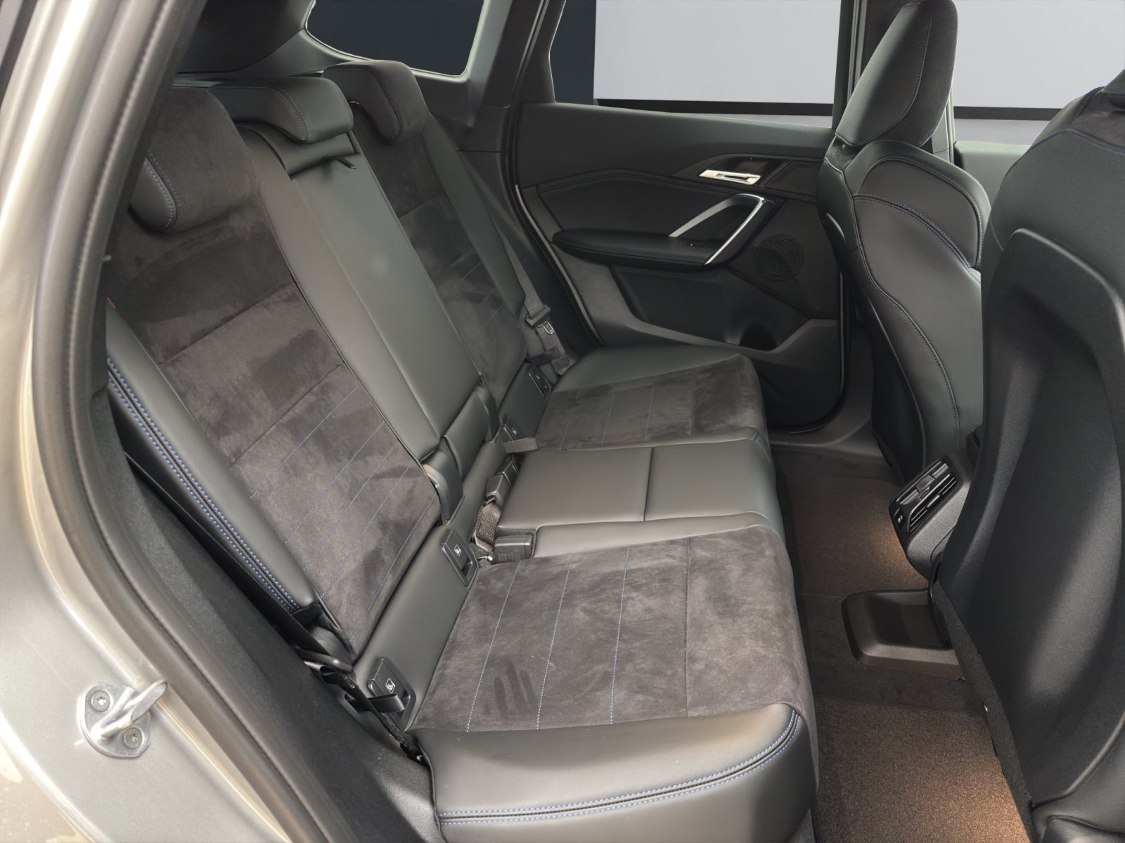 Fahrzeugabbildung BMW iX1 eDrive20 [M Sport, AHK, ACC, RFK, 18 LMR]