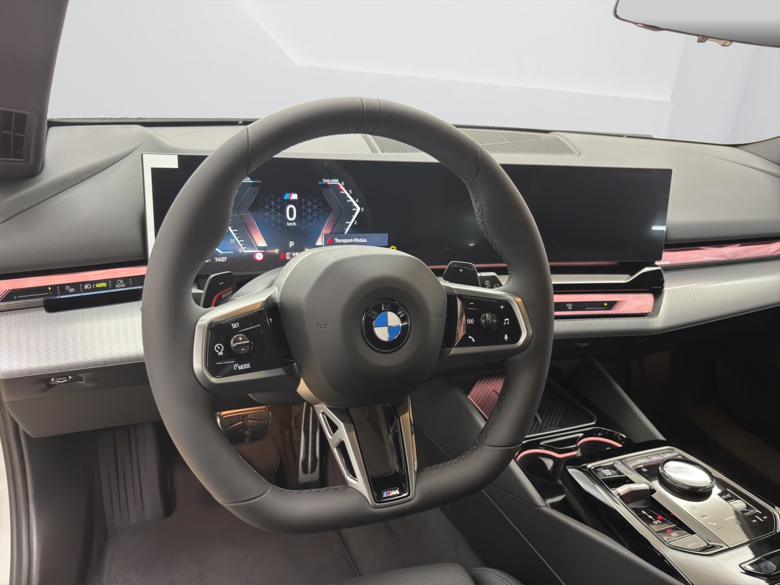 Fahrzeugabbildung BMW 520d xDrive Touring [M Sport, AHK, ACC, RFK, h&k Sound]