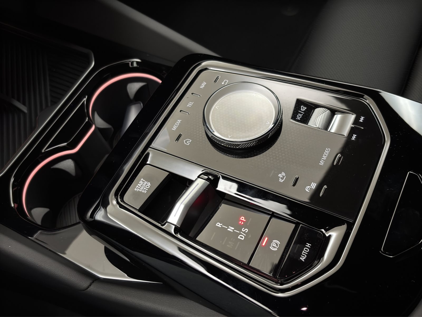 Fahrzeugabbildung BMW 520d xDrive Touring [M Sport, AHK, ACC, RFK, h&k Sound]