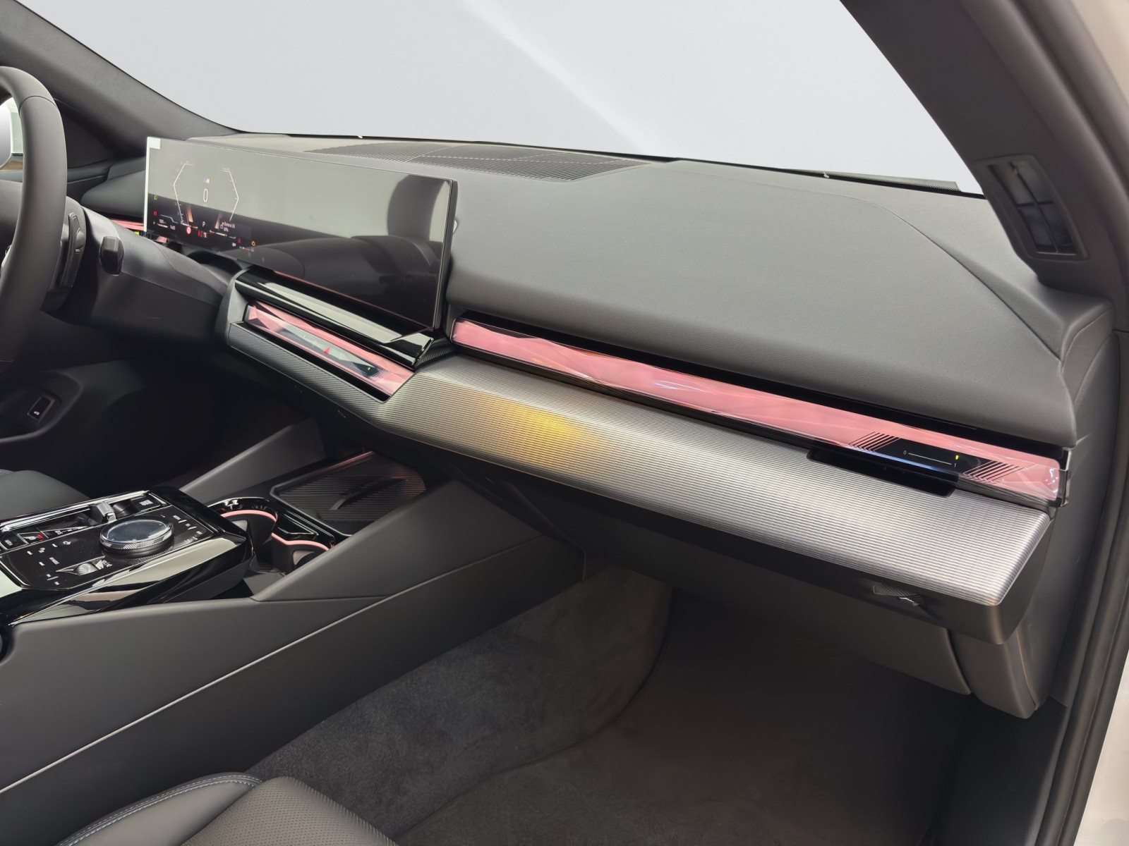 Fahrzeugabbildung BMW 520d xDrive Touring [M Sport, AHK, ACC, RFK, h&k Sound]