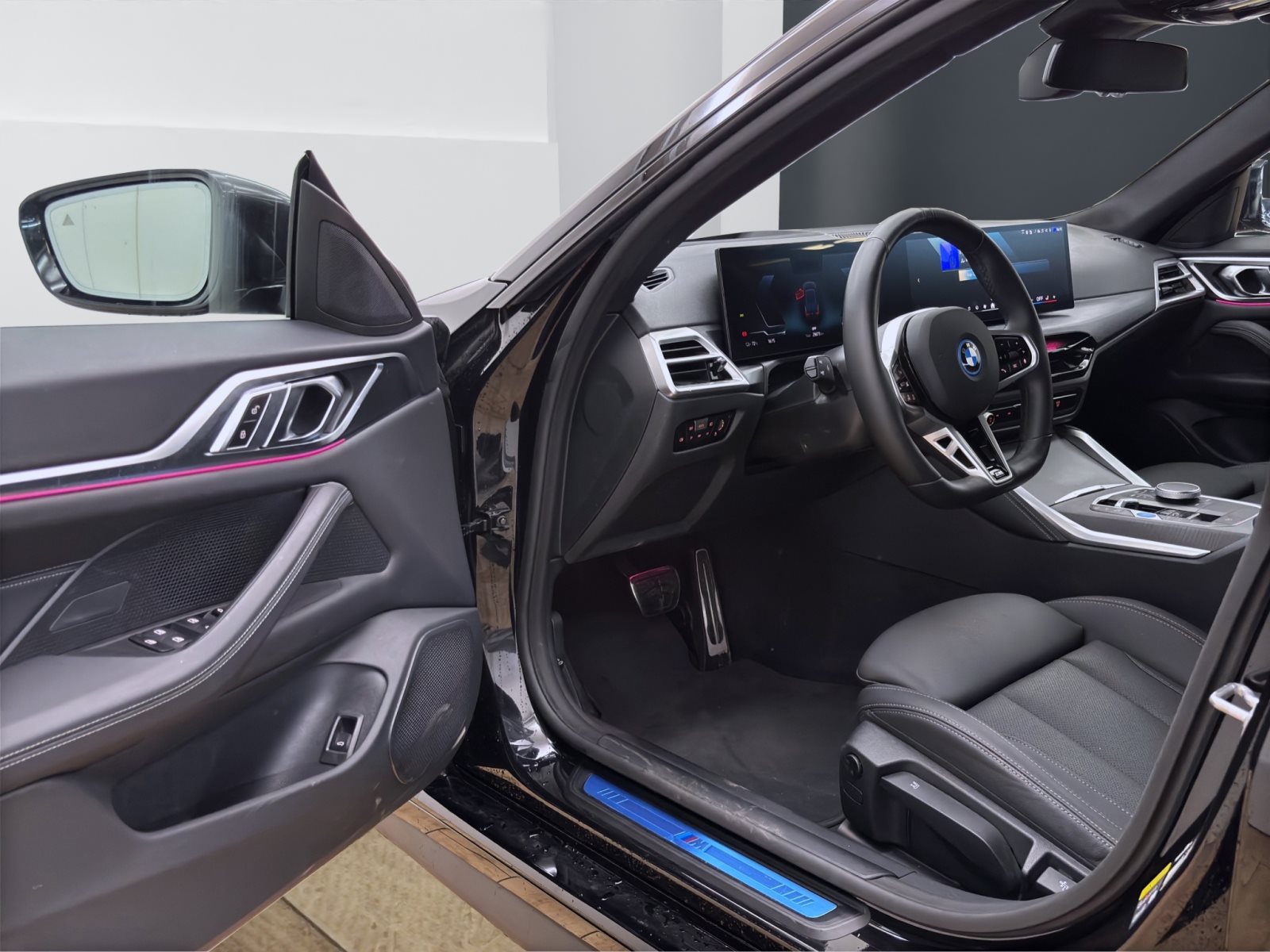 Fahrzeugabbildung BMW i4 eDrive40 Gran Coupé [M Sport Pro, ACC, 360°]