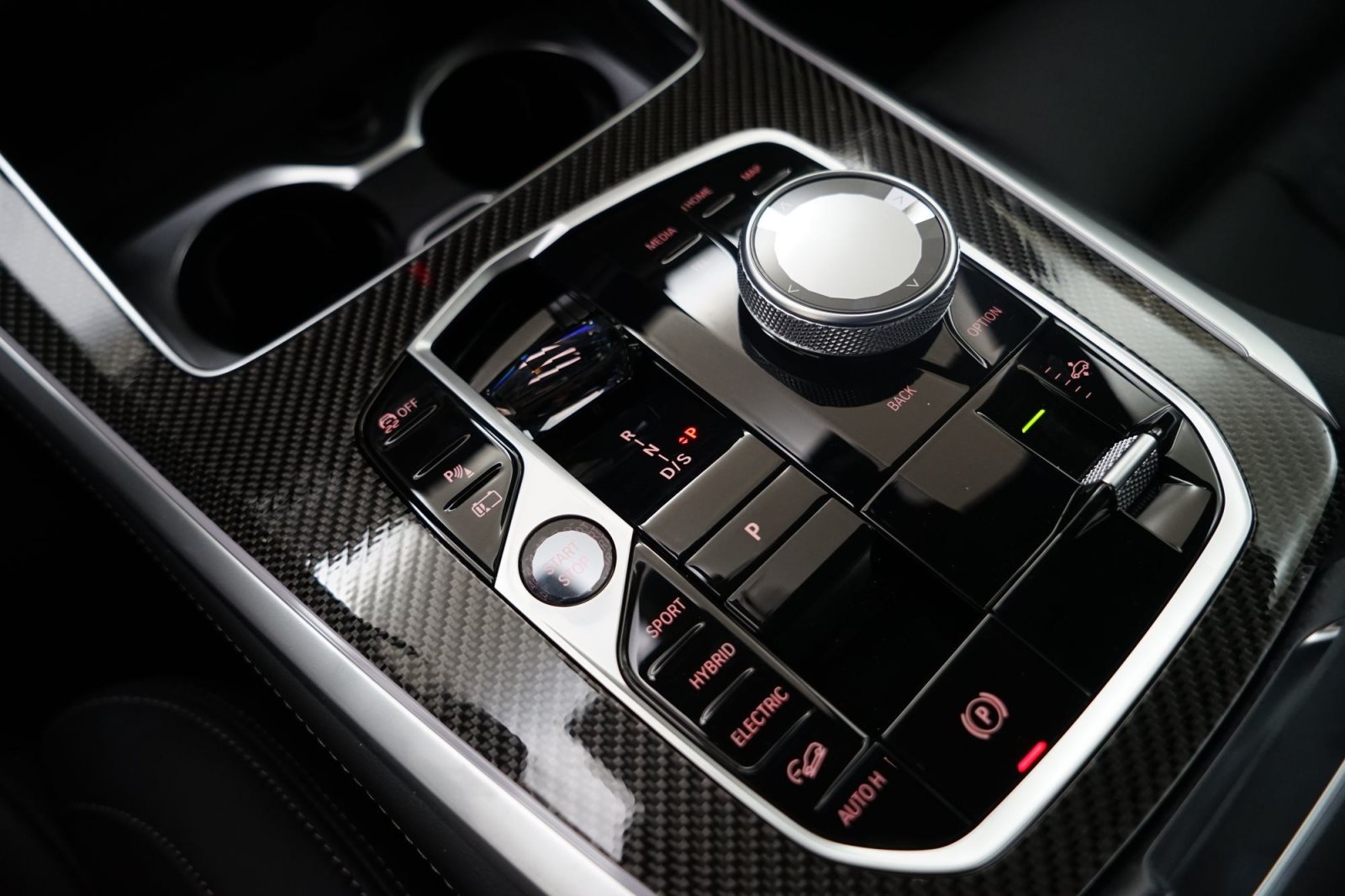 Fahrzeugabbildung BMW X5 xDrive50e [M Sport, HUD, AHK, ACC, GSD, 22 LMR]