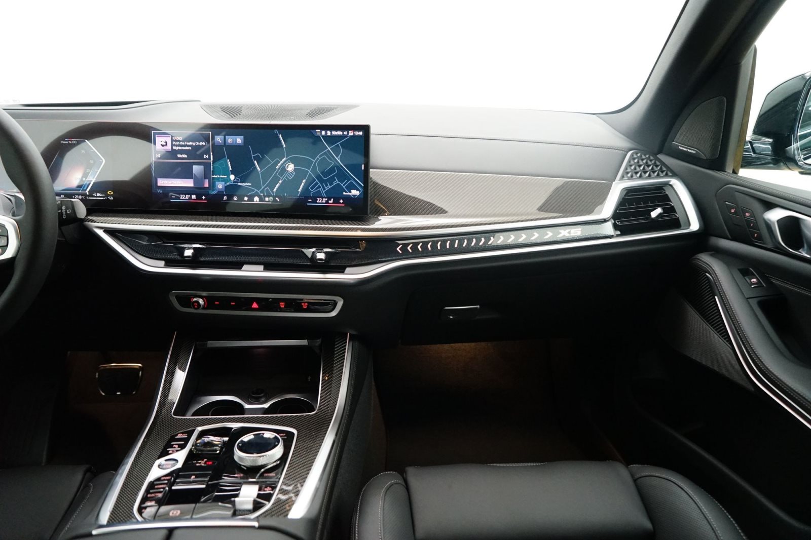 Fahrzeugabbildung BMW X5 xDrive50e [M Sport, HUD, AHK, ACC, GSD, 22 LMR]
