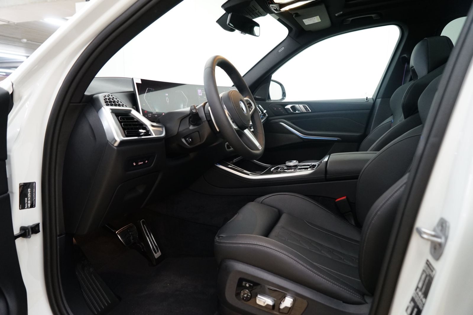 Fahrzeugabbildung BMW X5 xDrive50e [M Sport, HUD, AHK, ACC, GSD, 22 LMR]