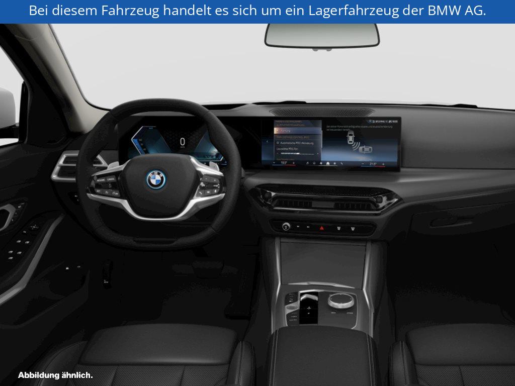 Fahrzeugabbildung BMW 330e xDrive Limousine