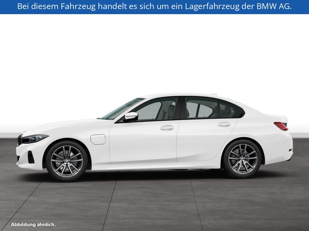 Fahrzeugabbildung BMW 330e xDrive Limousine