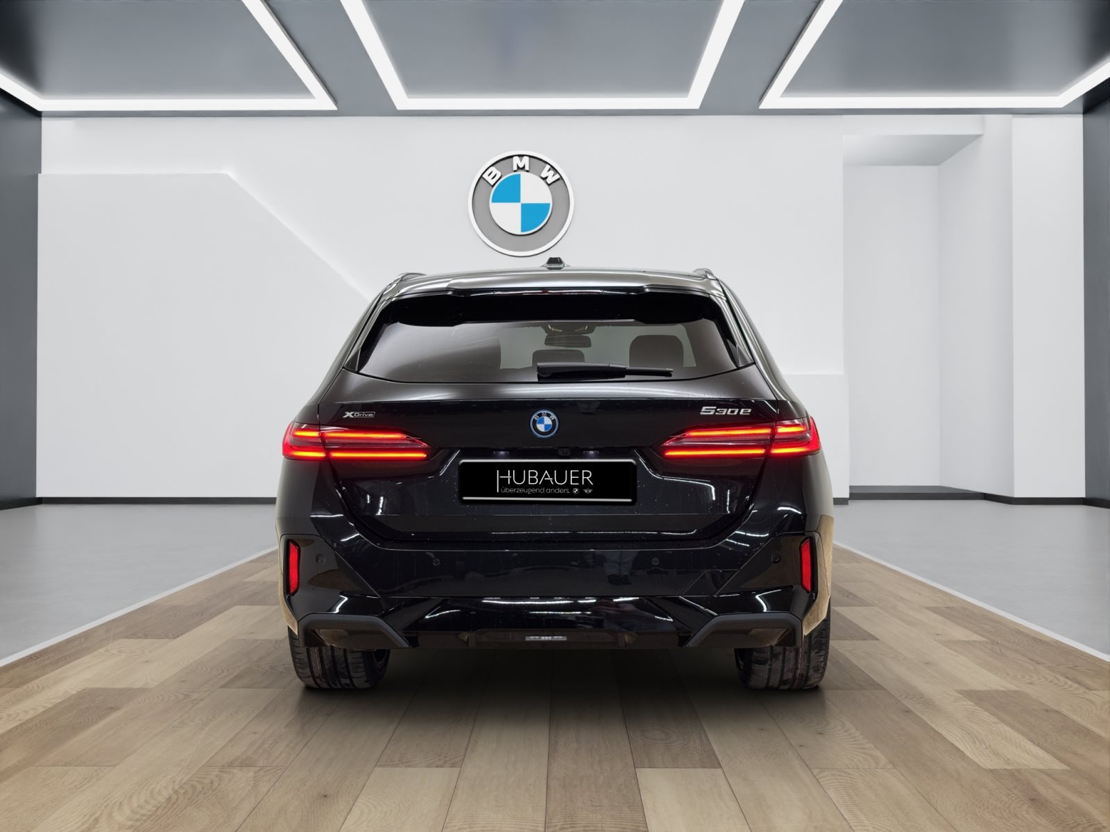 Fahrzeugabbildung BMW 530e xDrive Touring [M Sport Pro, HUD, AHK, ACC, 20 LMR]