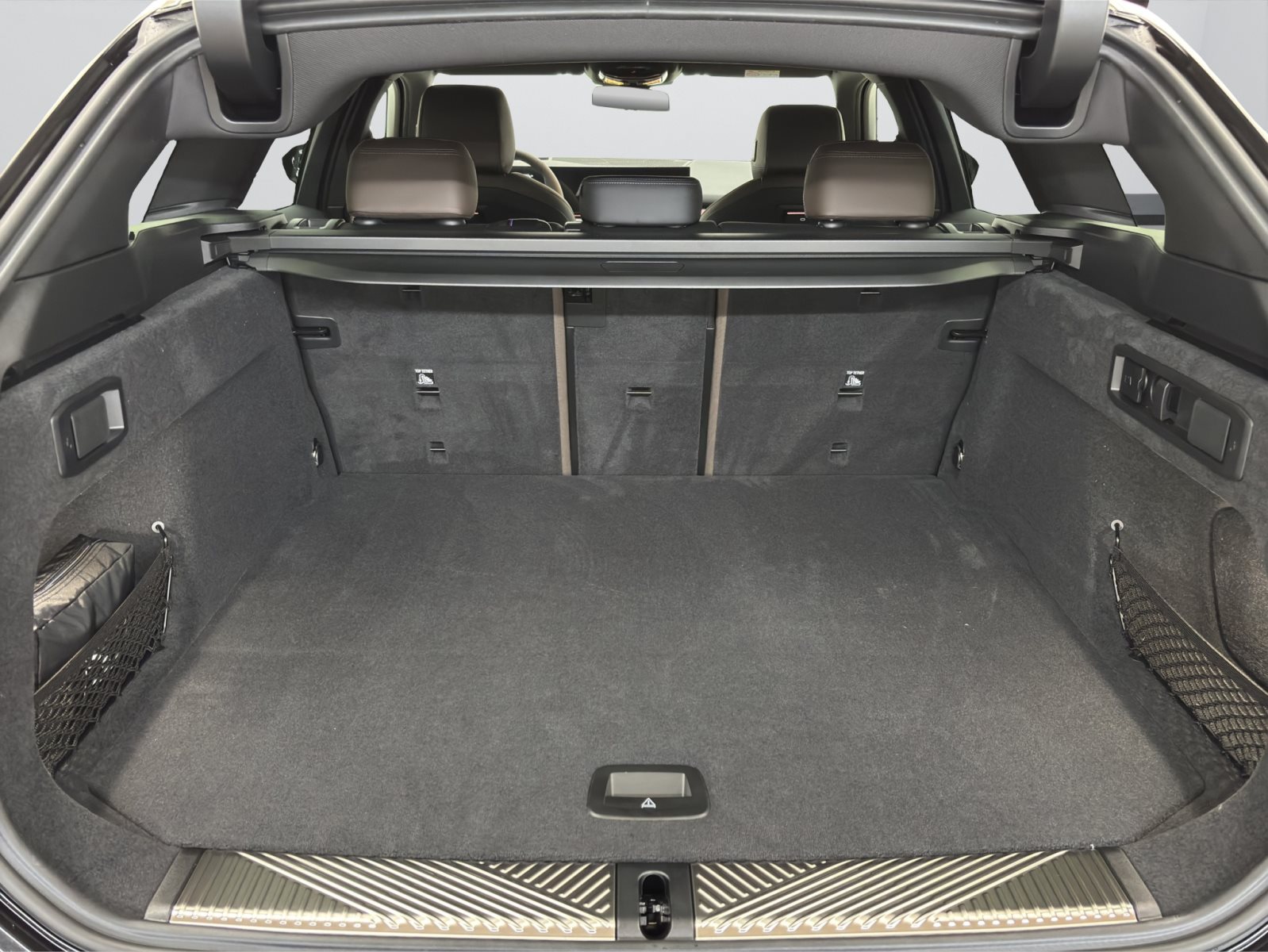 Fahrzeugabbildung BMW 530e xDrive Touring [M Sport Pro, HUD, AHK, ACC, 20 LMR]