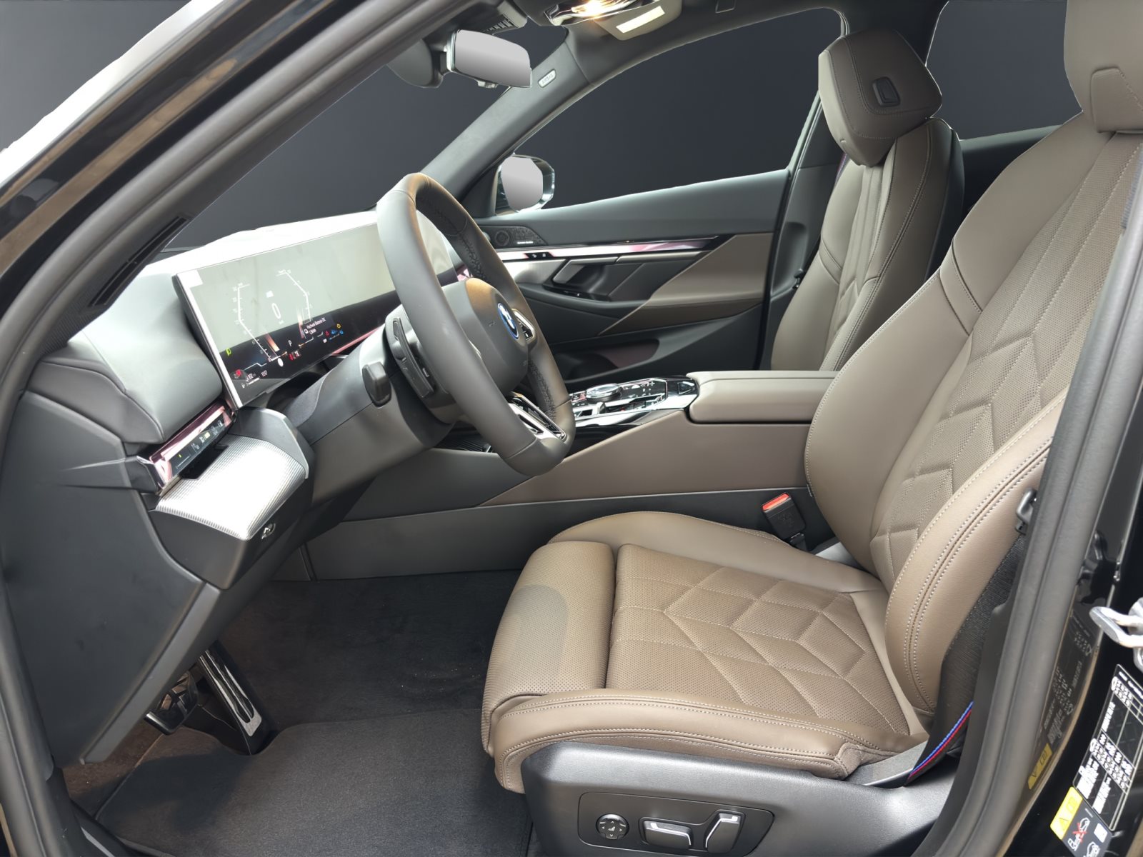 Fahrzeugabbildung BMW 530e xDrive Touring [M Sport Pro, HUD, AHK, ACC, 20 LMR]