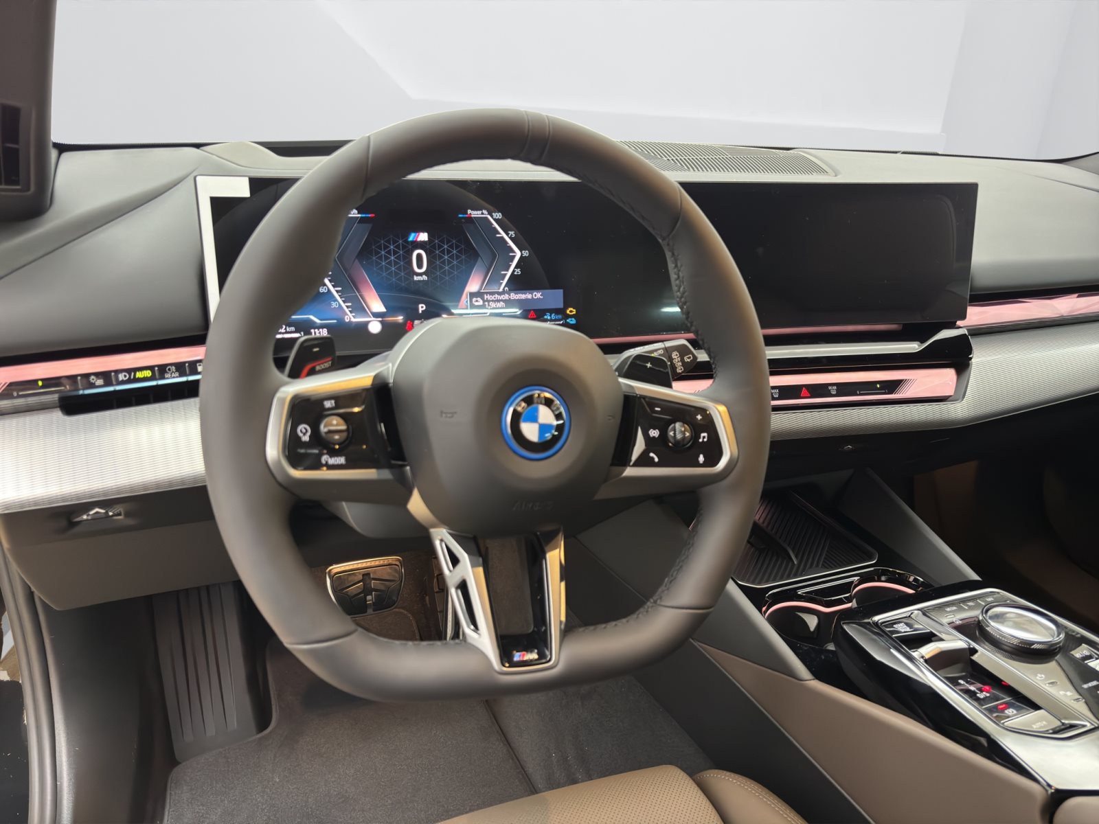 Fahrzeugabbildung BMW 530e xDrive Touring [M Sport Pro, HUD, AHK, ACC, 20 LMR]