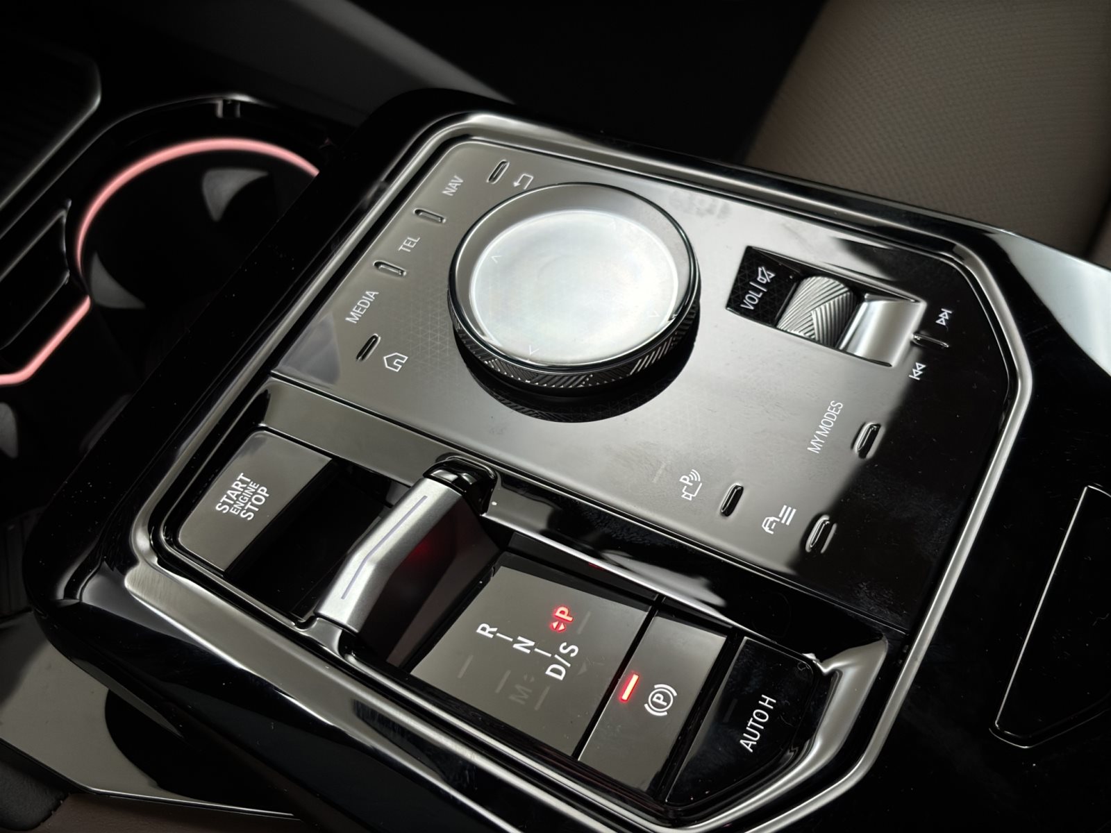 Fahrzeugabbildung BMW 530e xDrive Touring [M Sport Pro, HUD, AHK, ACC, 20 LMR]