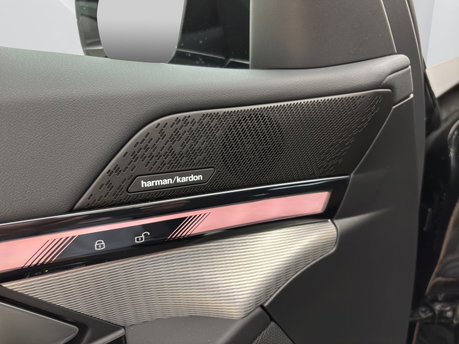 Fahrzeugabbildung BMW 530e xDrive Touring [M Sport Pro, HUD, AHK, ACC, 20 LMR]