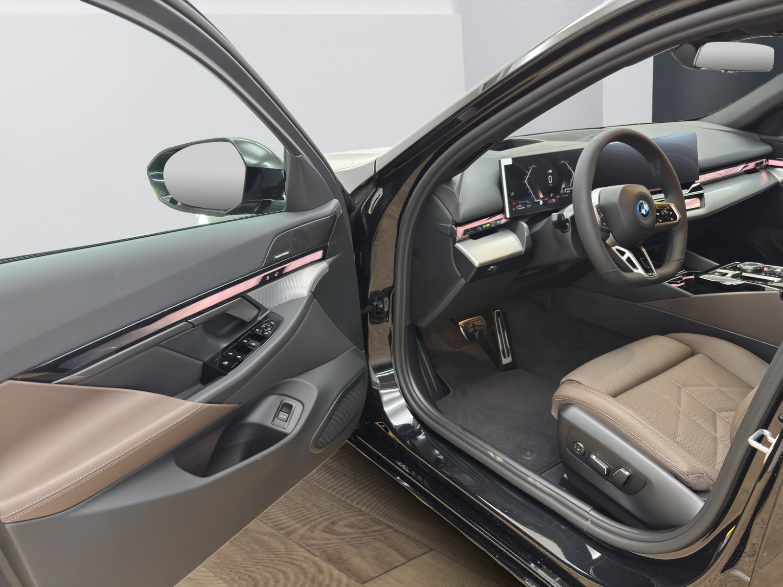 Fahrzeugabbildung BMW 530e xDrive Touring [M Sport Pro, HUD, AHK, ACC, 20 LMR]