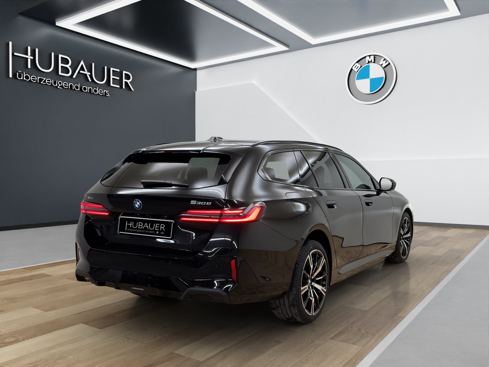 Fahrzeugabbildung BMW 530e xDrive Touring [M Sport Pro, HUD, AHK, ACC, 20 LMR]