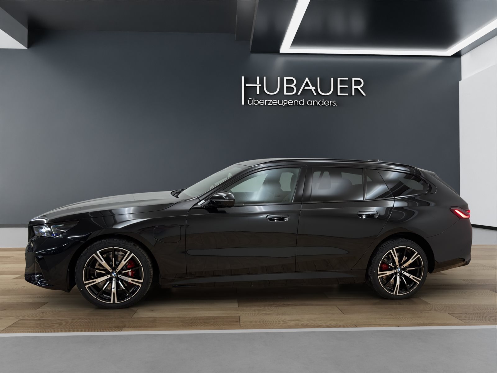 Fahrzeugabbildung BMW 530e xDrive Touring [M Sport Pro, HUD, AHK, ACC, 20 LMR]