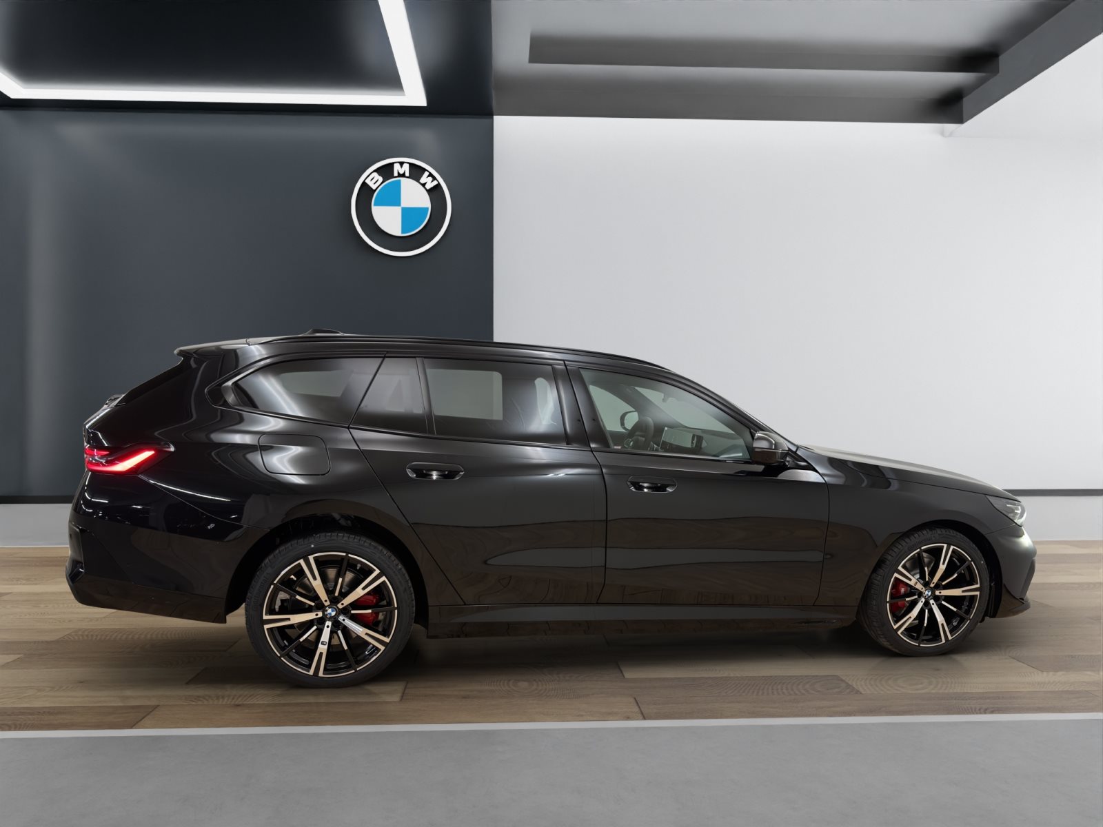 Fahrzeugabbildung BMW 530e xDrive Touring [M Sport Pro, HUD, AHK, ACC, 20 LMR]