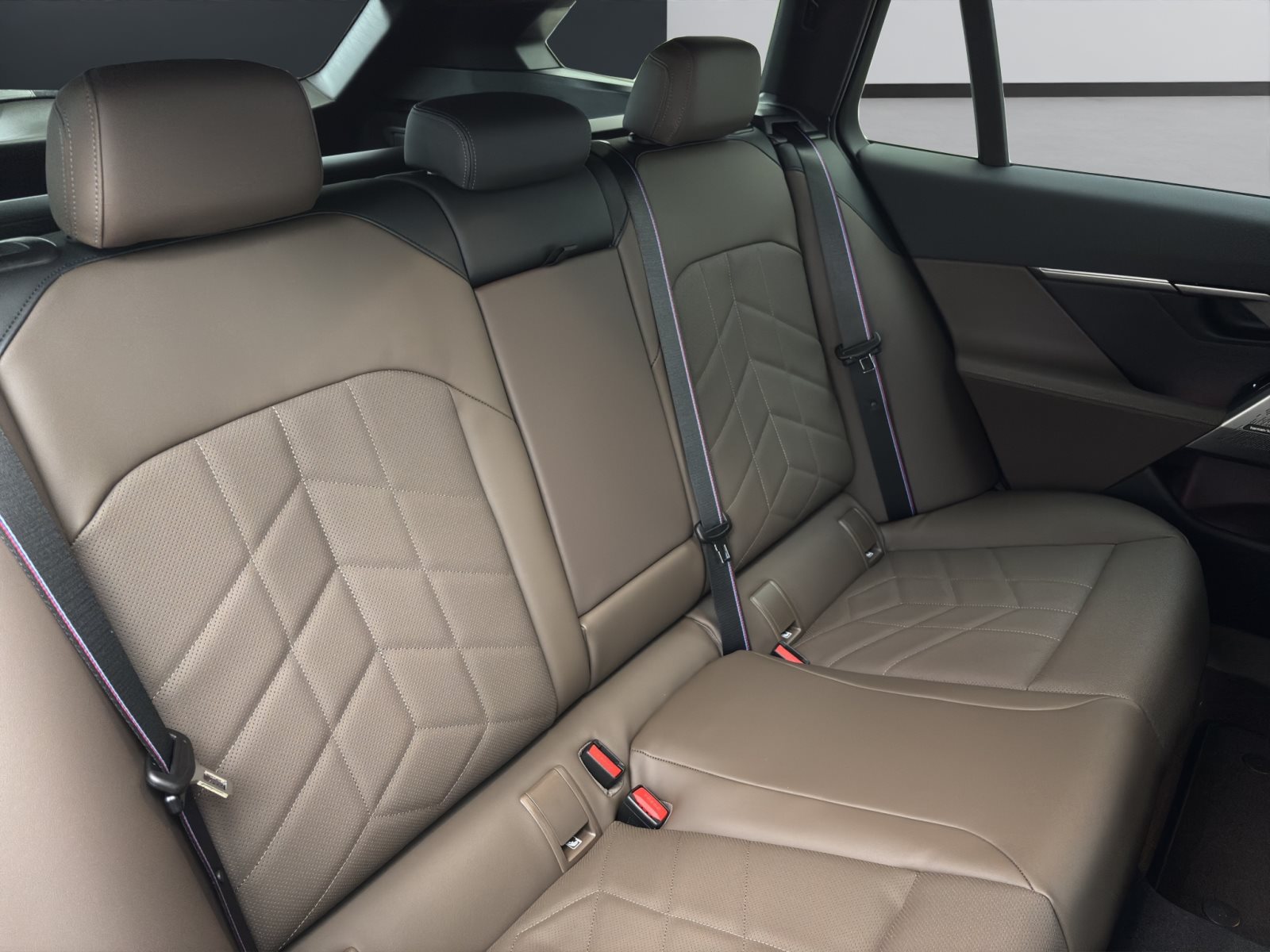 Fahrzeugabbildung BMW 530e xDrive Touring [M Sport Pro, HUD, AHK, ACC, 20 LMR]