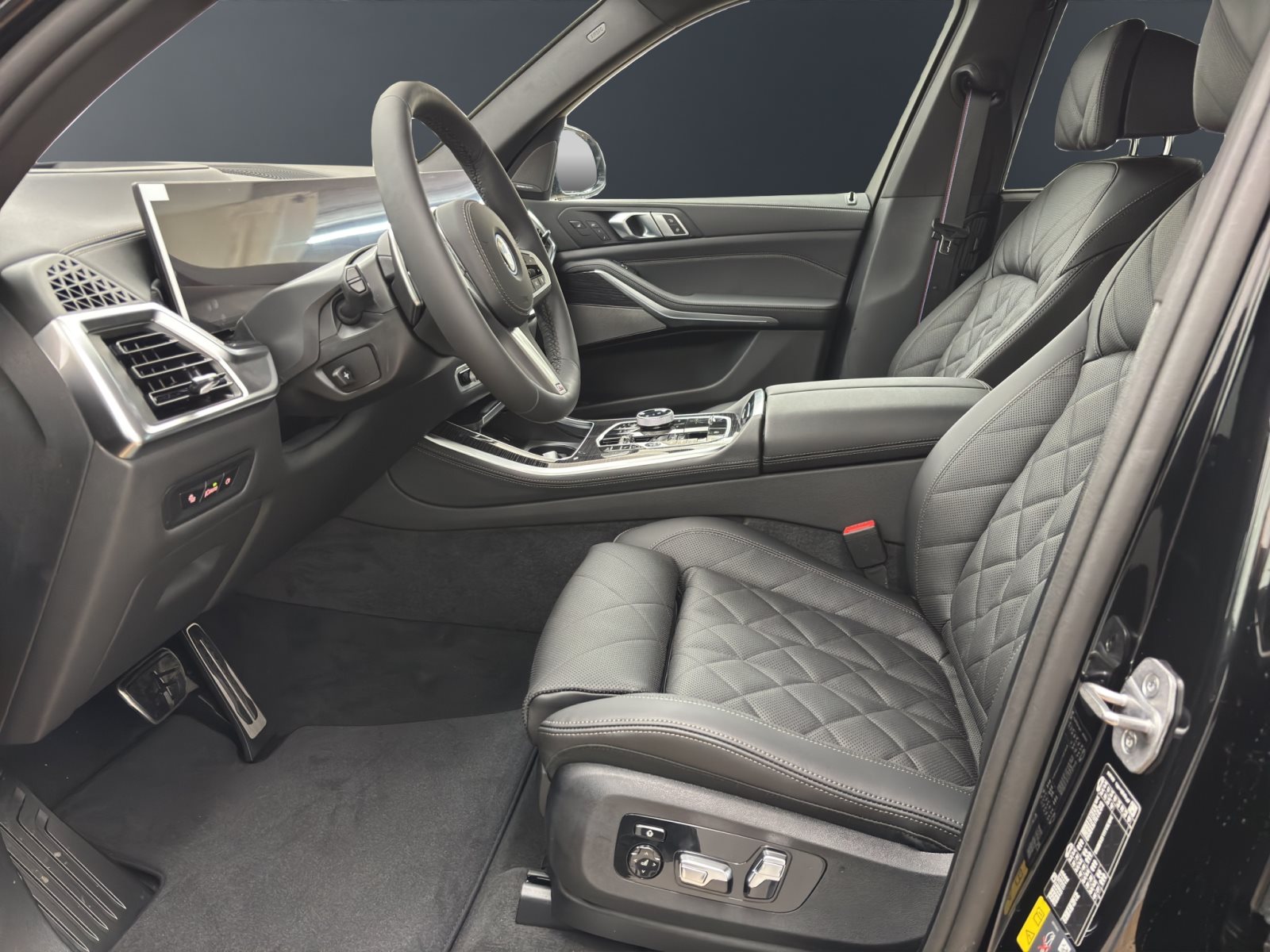 Fahrzeugabbildung BMW X5 xDrive50e [M Sport Pro, HUD, AHK, ACC, 22 LMR]