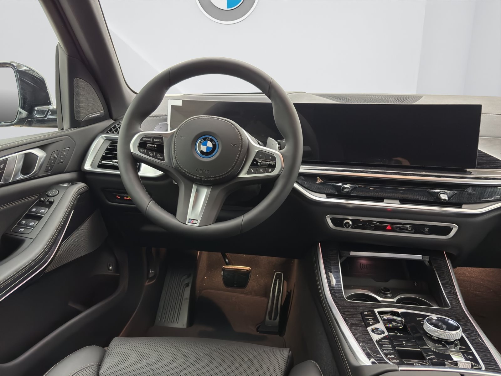 Fahrzeugabbildung BMW X5 xDrive50e [M Sport Pro, HUD, AHK, ACC, 22 LMR]