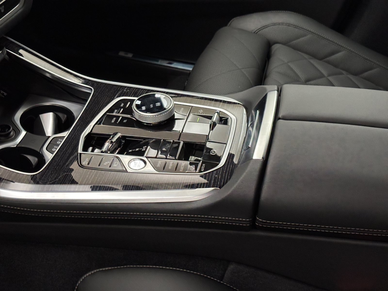 Fahrzeugabbildung BMW X5 xDrive50e [M Sport Pro, HUD, AHK, ACC, 22 LMR]