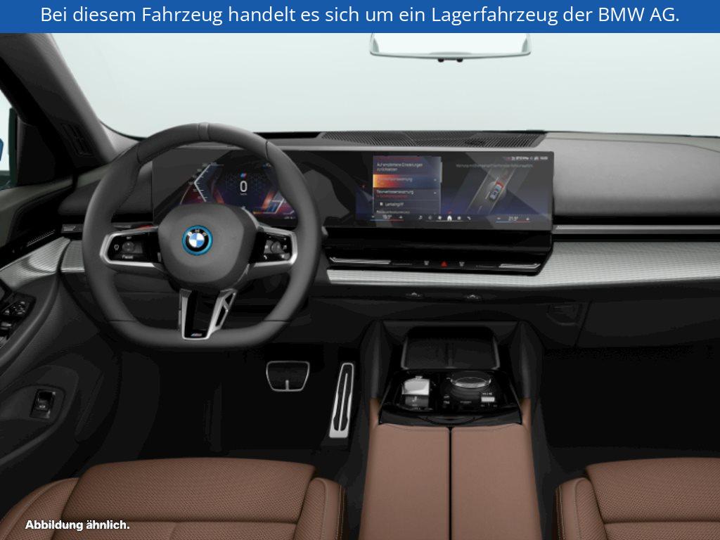 Fahrzeugabbildung BMW i5 eDrive40 Touring