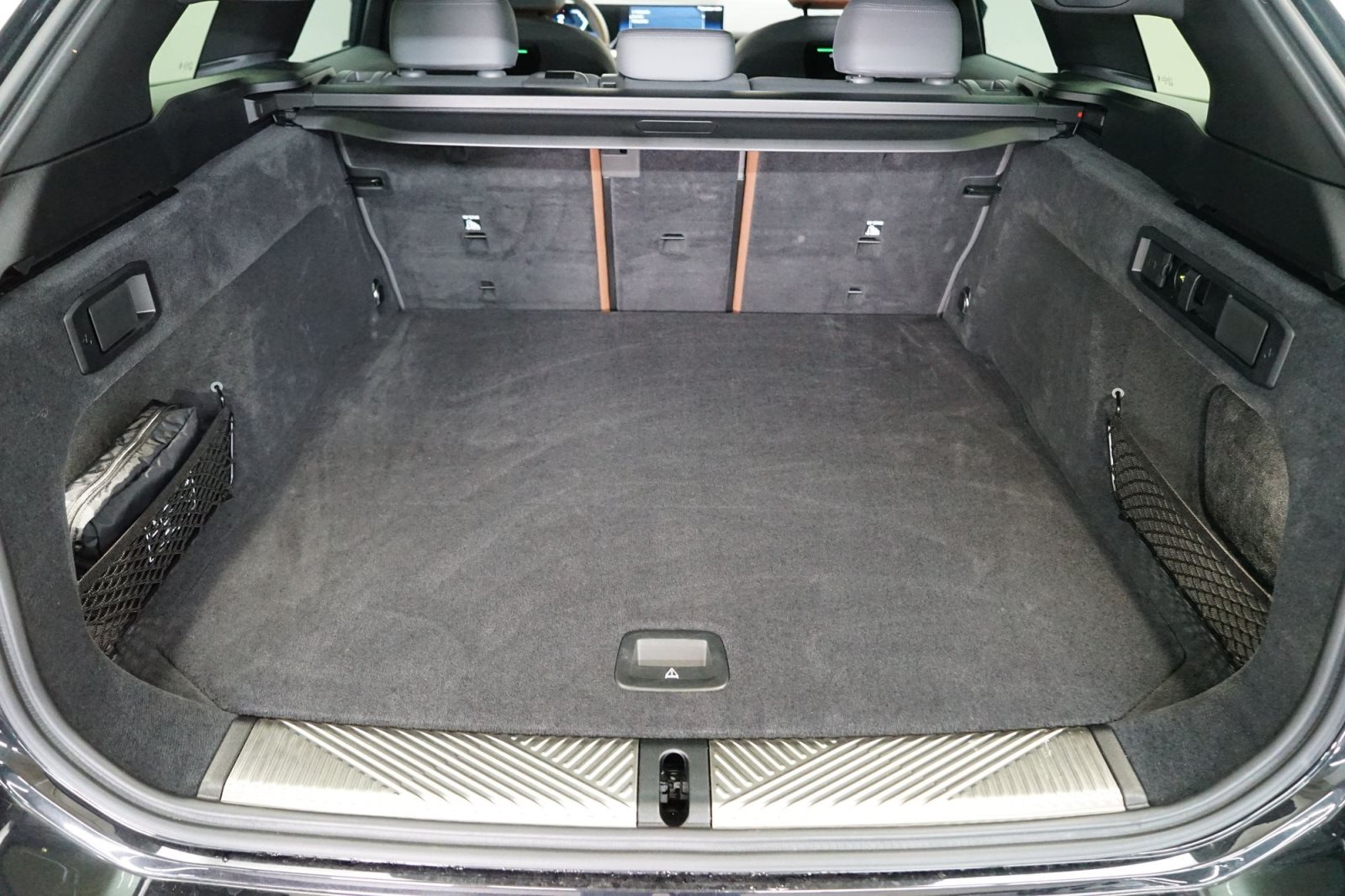 Fahrzeugabbildung BMW 520d xDrive Touring [M Sport, AHK, HK Sound]