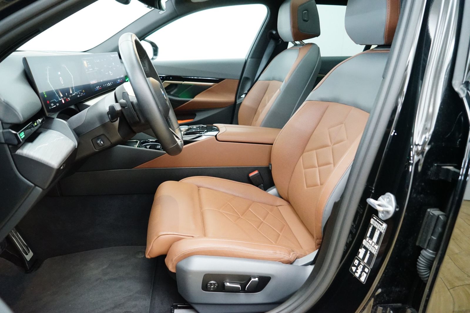 Fahrzeugabbildung BMW 520d xDrive Touring [M Sport, AHK, HK Sound]