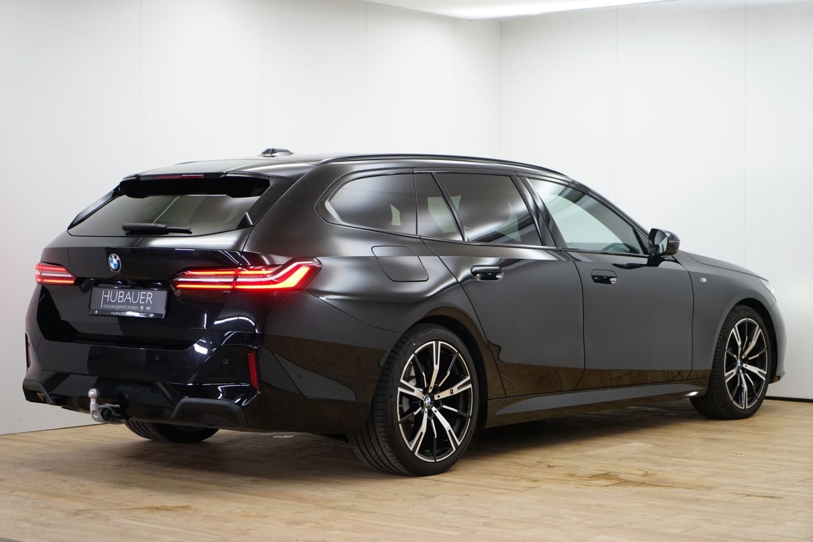Fahrzeugabbildung BMW 520d xDrive Touring [M Sport, AHK, HK Sound]